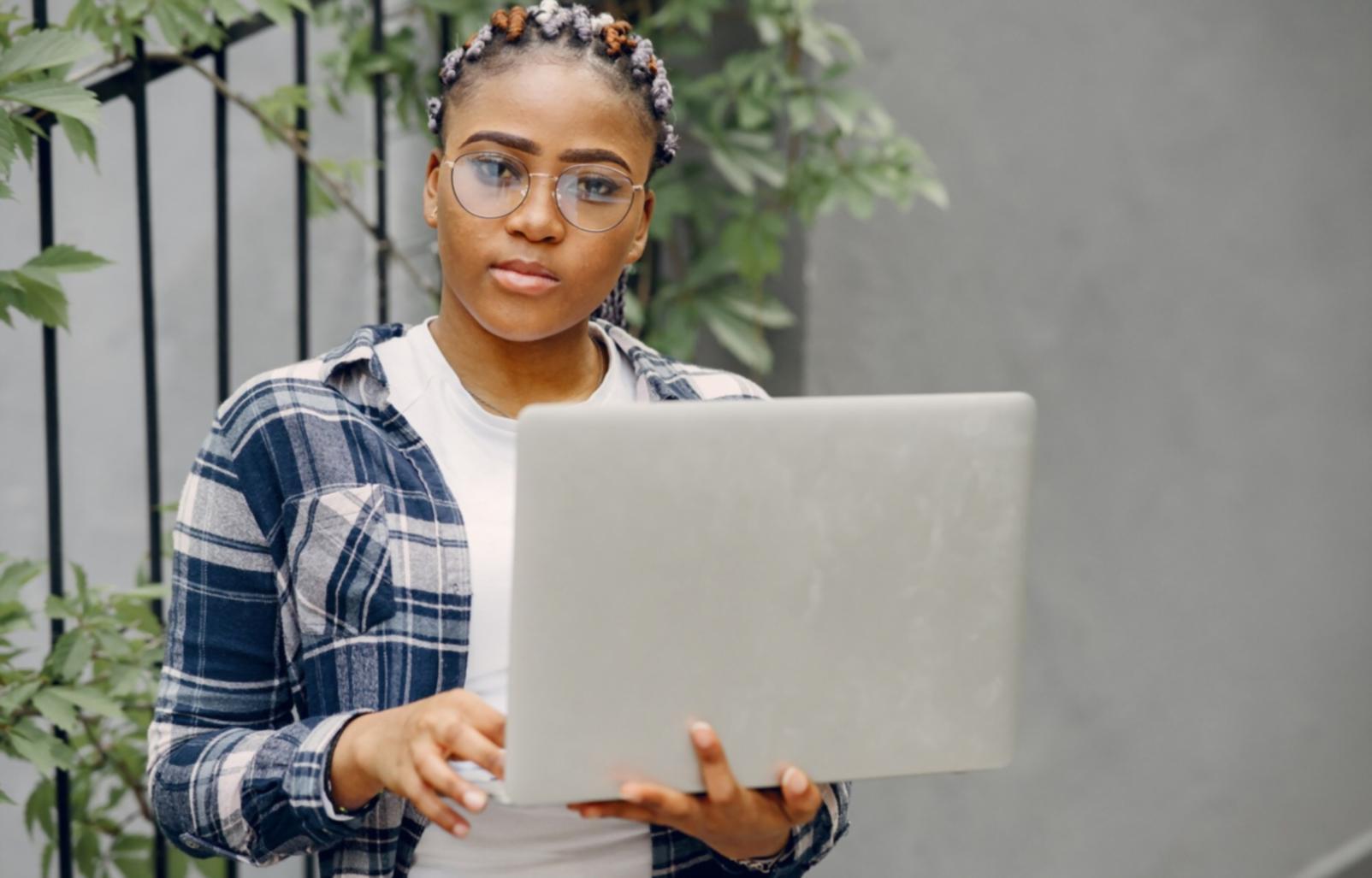 Komplexe Finanzmodelle mit verschiedenen Einflussfaktoren und Abhängigkeiten